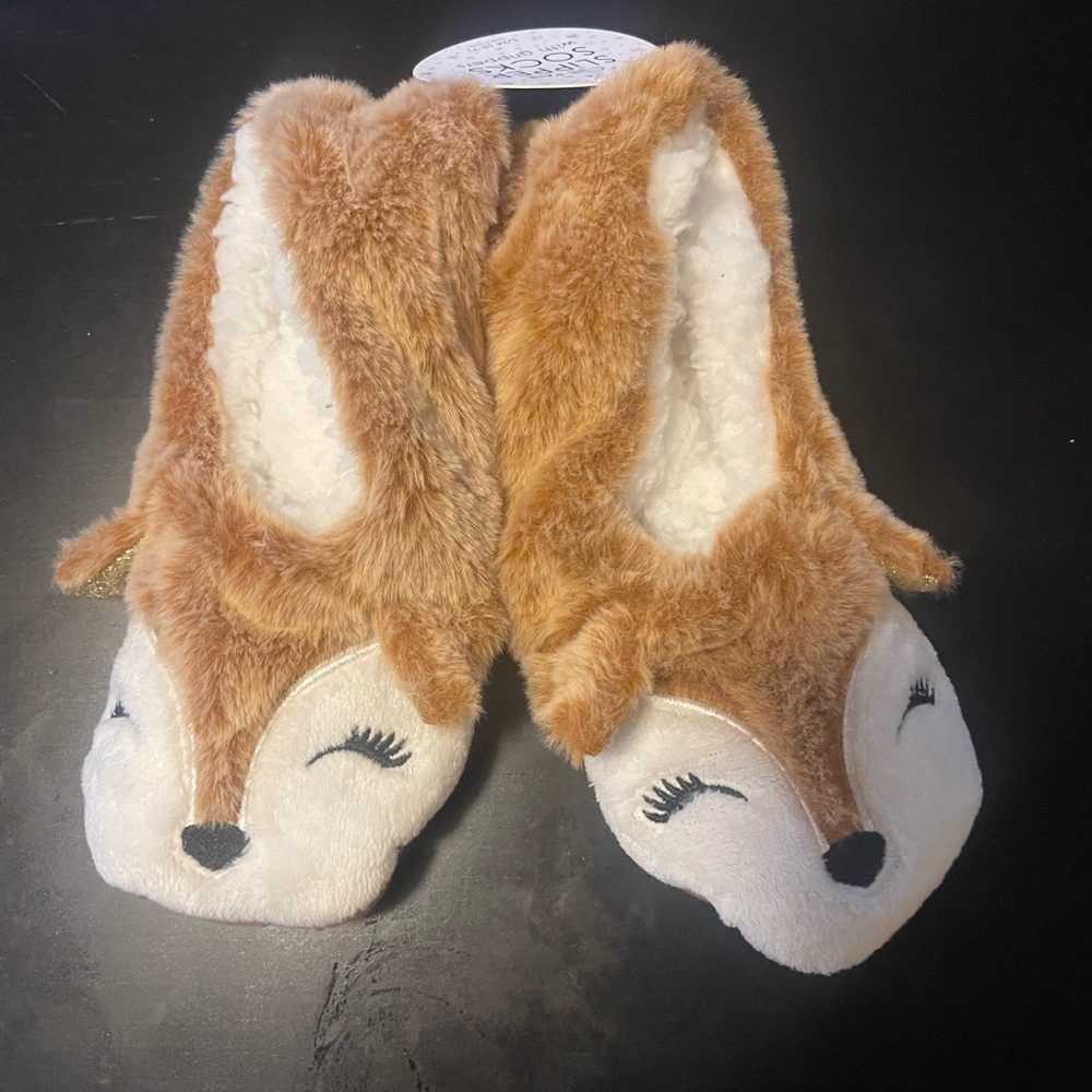 NWT fox slipper socks with grippers